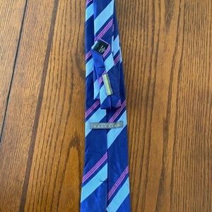 Very stylish Kenneth Cole Reaction tie